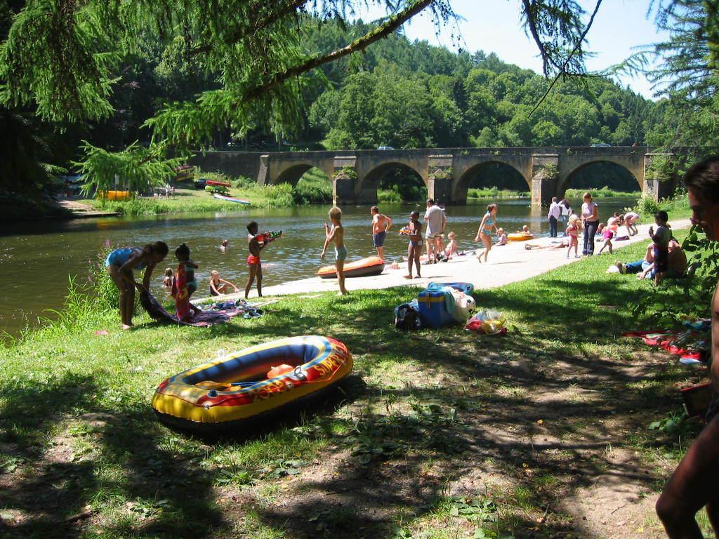 Camping Le Canada-Insolite Chiny Ngoại thất bức ảnh